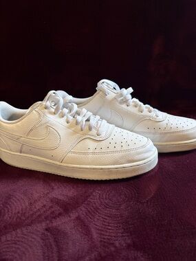Men's Nike White Leather Low-Top Sneakers